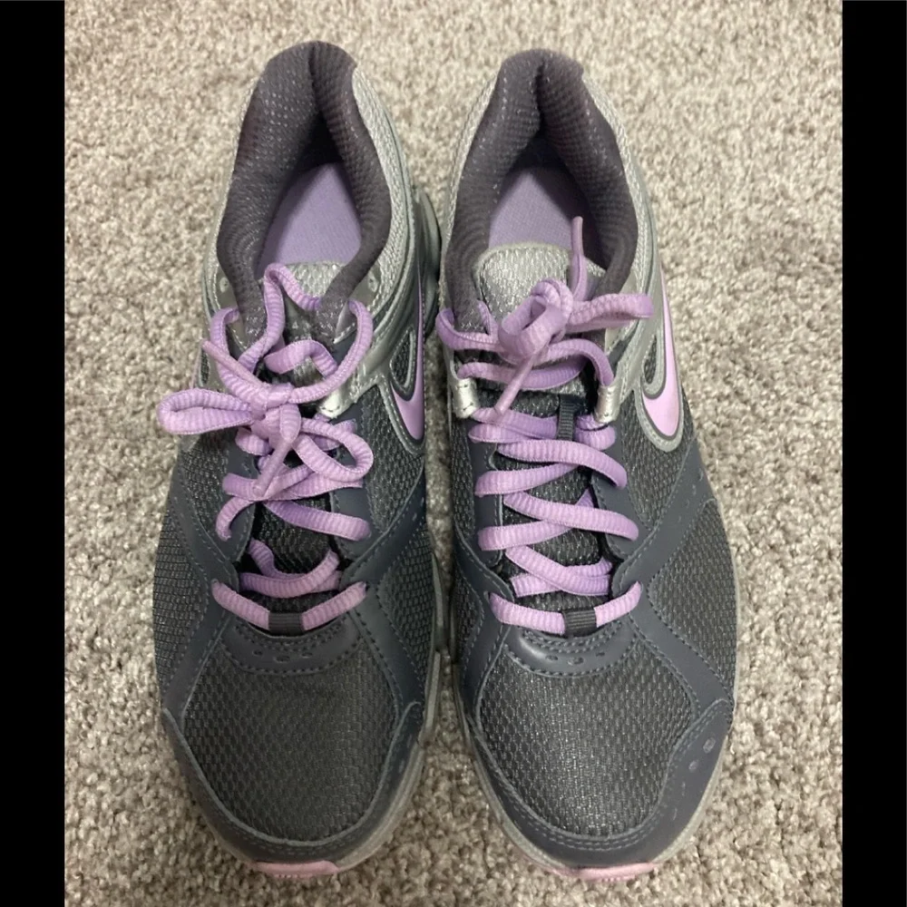 Nike Grey with Lavender swoosh and trim-Size 7-EUC - Picture 2 of 8